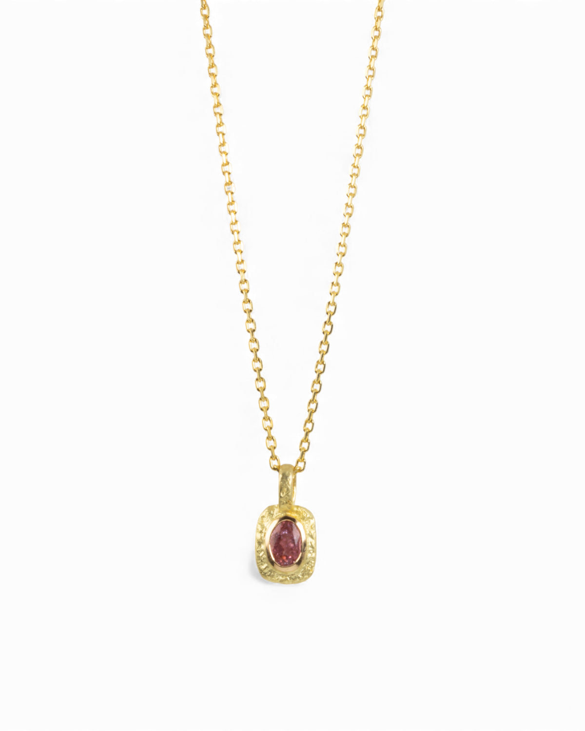 Organisch-eckiger 750 Goldanhänger mit pinkem Turmalin (0.91 ct) mit passender Goldkette - Goldschmiede Krack - Trauringe & Unikatschmuck aus Deidesheim