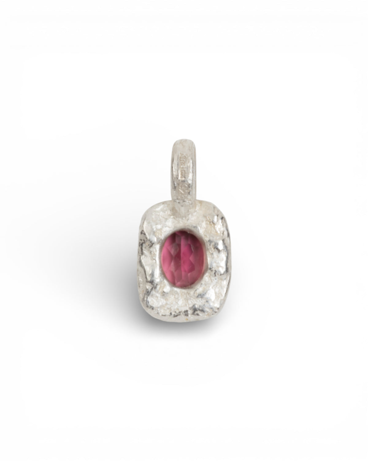 Organisch-eckiger Silberanhänger mit rötlichem Turmalin (0.74ct) - Goldschmiede Krack - Trauringe & Unikatschmuck aus Deidesheim