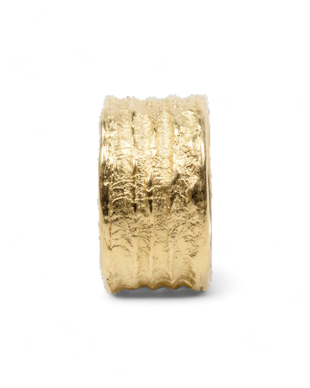 750 Goldring mit Tarmac Struktur - Goldschmiede Krack - Trauringe & Unikatschmuck aus Deidesheim