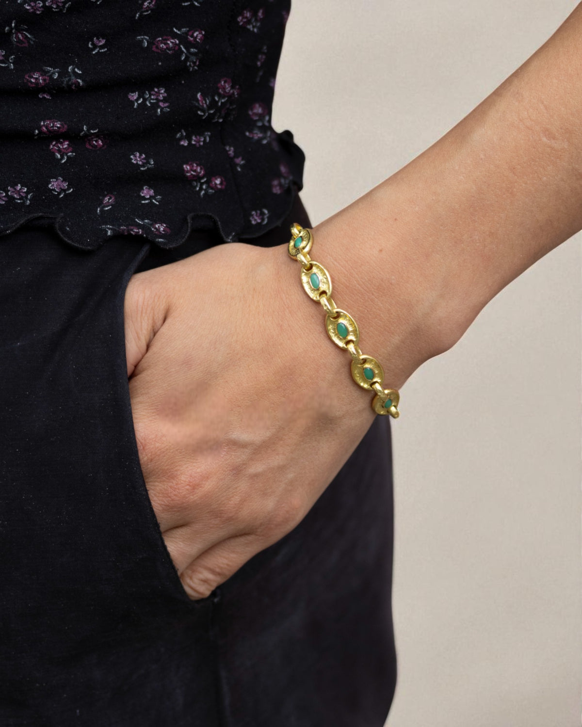 750 Gold-Gliederarmband mit grünen Chrysoprasen (2.34 ct) - Goldschmiede Krack - Trauringe & Unikatschmuck aus Deidesheim