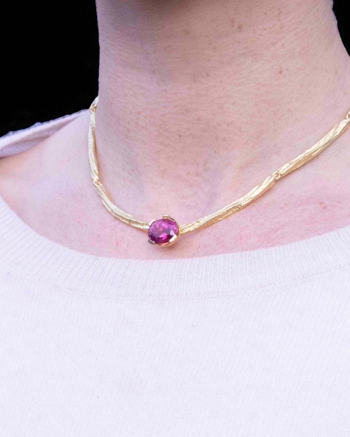 Statement 750 Goldkette mit Tarmac Struktur - Goldschmiede Krack - Trauringe & Unikatschmuck aus Deidesheim