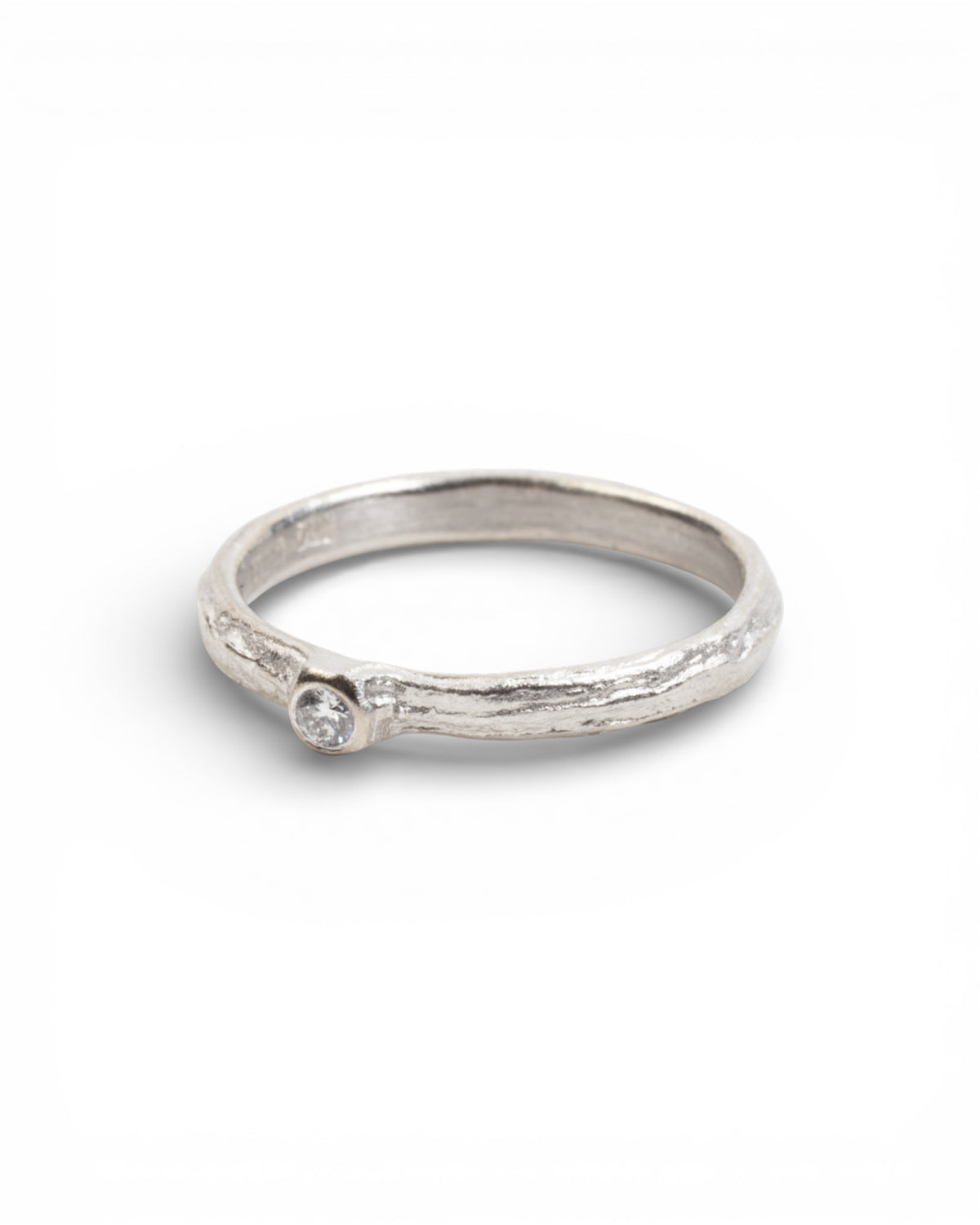 Zarter Bark 750 Weißgoldring mit Brillant (0.05 ct) - Goldschmiede Krack - Trauringe & Unikatschmuck aus Deidesheim