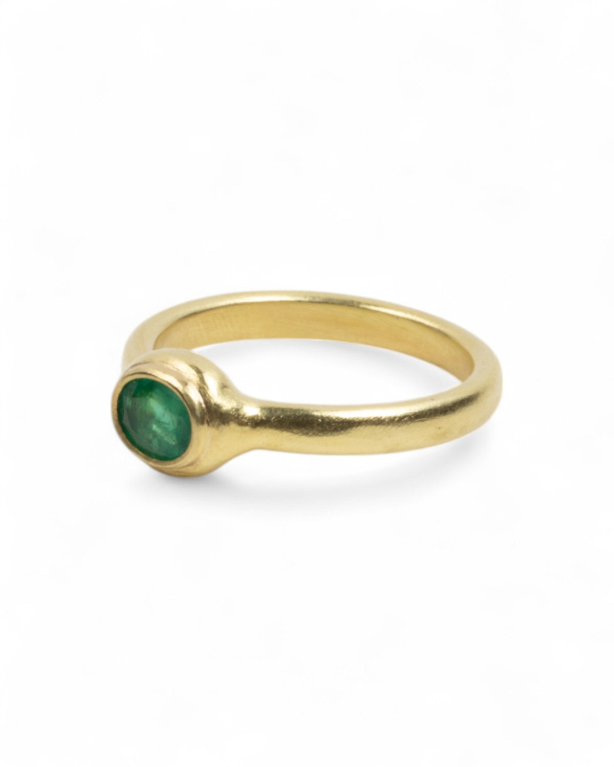 Zierlicher 750 Goldring mit Smaragd (0,52 ct) - Goldschmiede Krack - Trauringe & Unikatschmuck aus Deidesheim