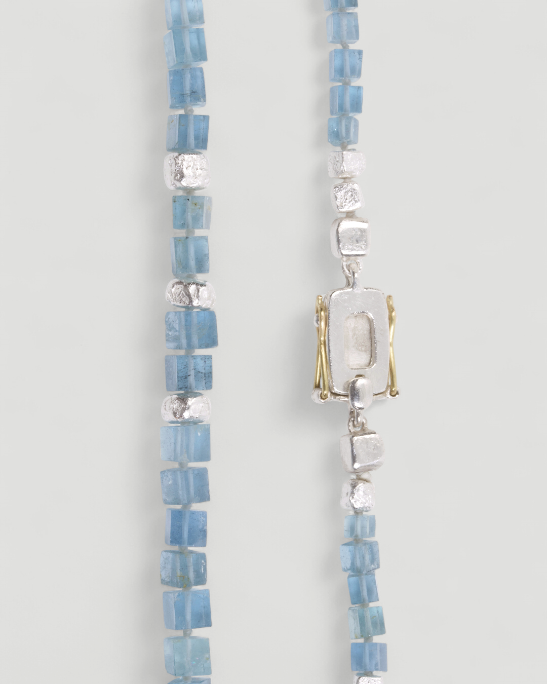 Aquamarinkette Detail, Kastenschloss aus 925 Silber mit Sicherheitsachten aus 750 Gold