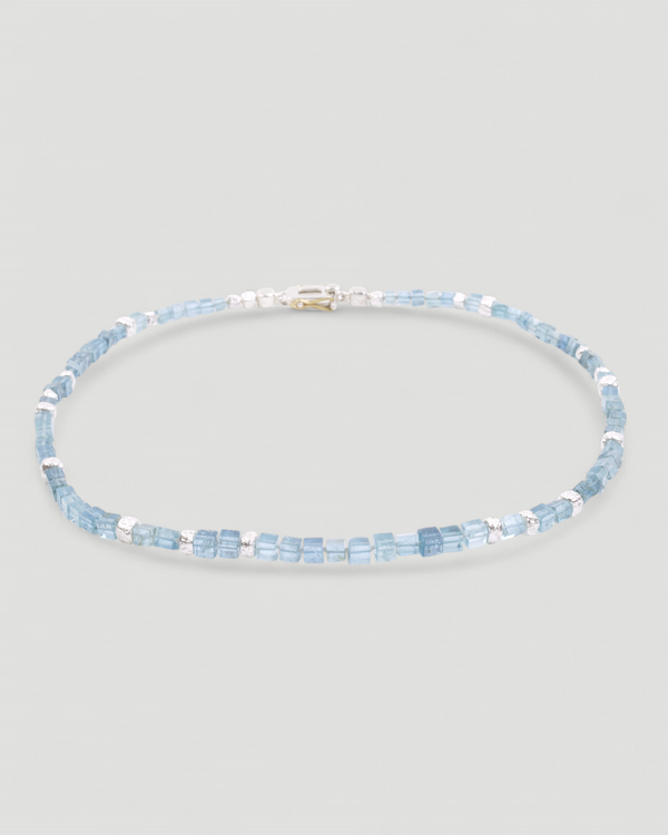 Aquamarinkette (44 ct) mit 925 Silberwürfeln und Kastenschloss