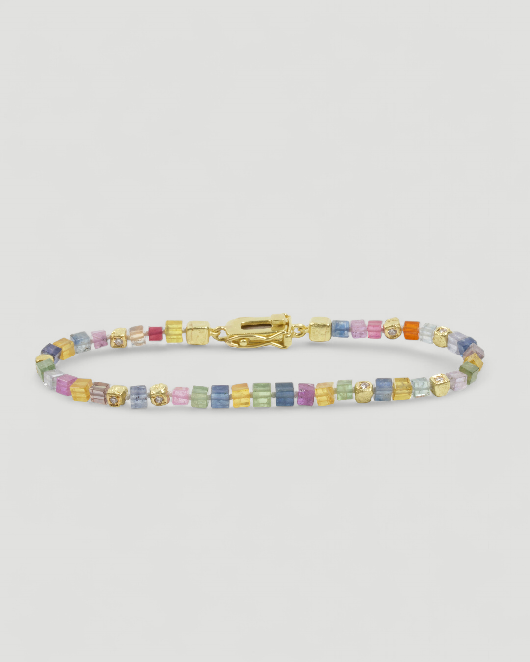 Buntes Saphirarmband mit 750 Goldwürfeln und LGD-Brillanten, Gesamtansicht