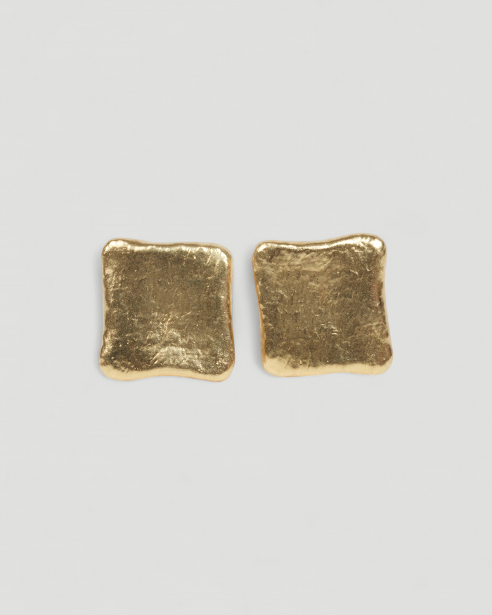 Eckiger Ohrschmuck aus 750 Gold, von Hand geschmiedet, Gesamtansicht von vorn