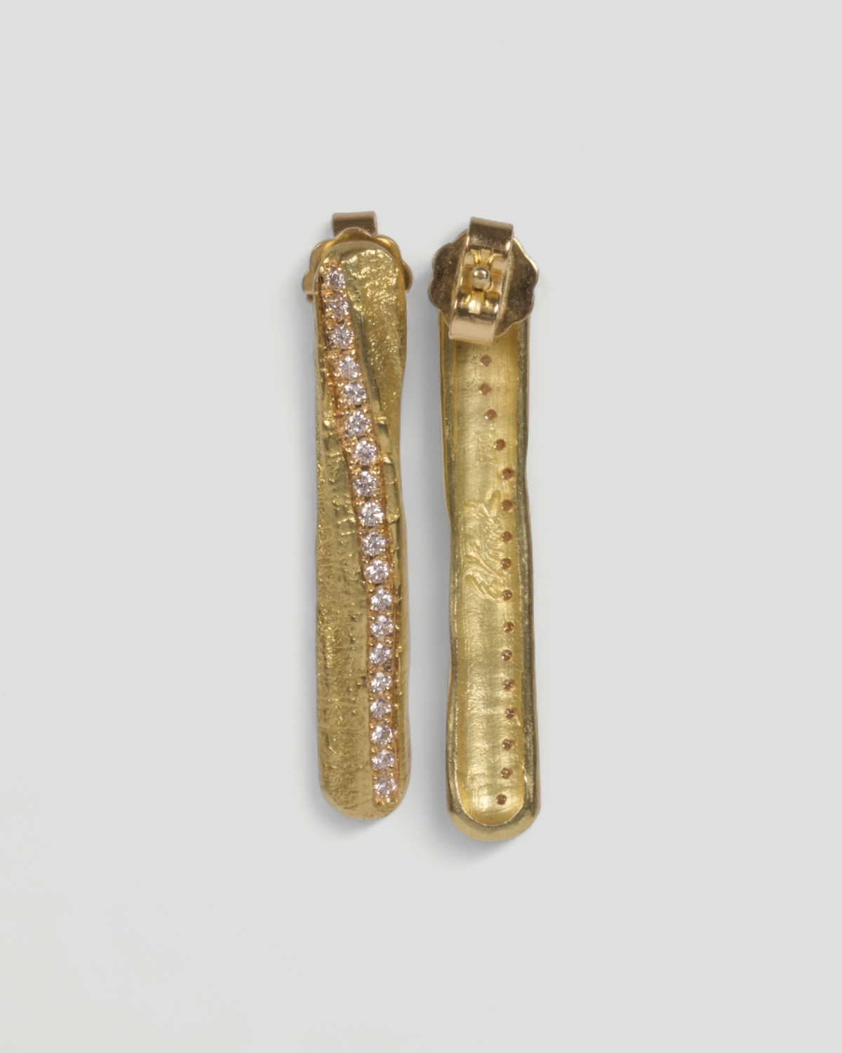 Stab-Ohrstecker 750 Gold mit Tarmac-Struktur und Lab Grown Brillanten, Ansicht 3