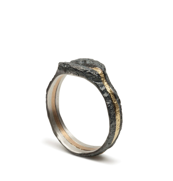 Geschwärzter 925 Silberring mit 750 Gold - Goldschmiede Krack - Trauringe & Unikatschmuck aus Deidesheim
