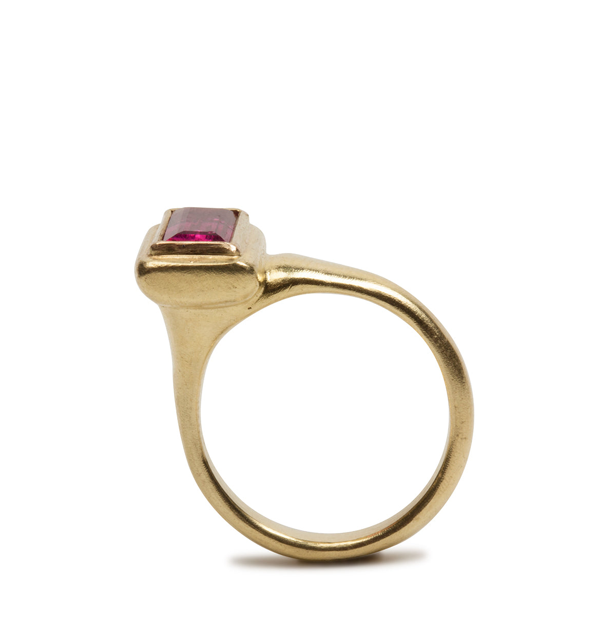 750 Goldring mit himbeerfarbenem Turmalin (1,83 ct) im Baguetteschliff - Unikat - Goldschmiede Krack - Trauringe & Unikatschmuck aus Deidesheim