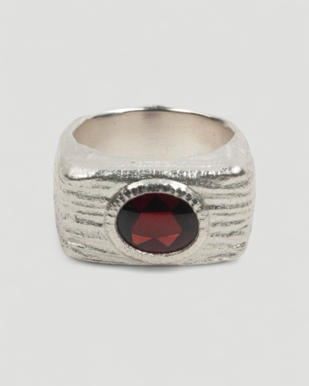 Großer 925 Silberring mit rotem Granat - Goldschmiede Krack