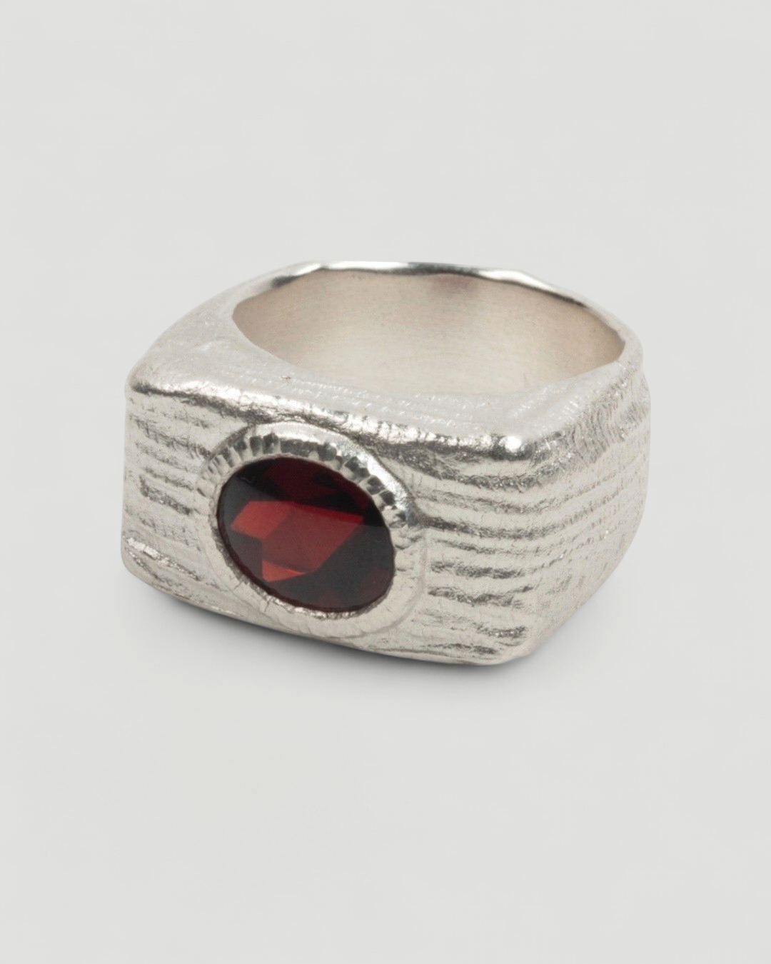 Großer 925 Silberring mit rotem Granat - Goldschmiede Krack