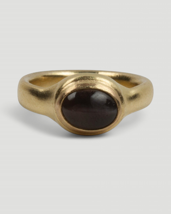 750 Goldring mit dunklem Katzenauge Silimanit - Goldschmiede Krack