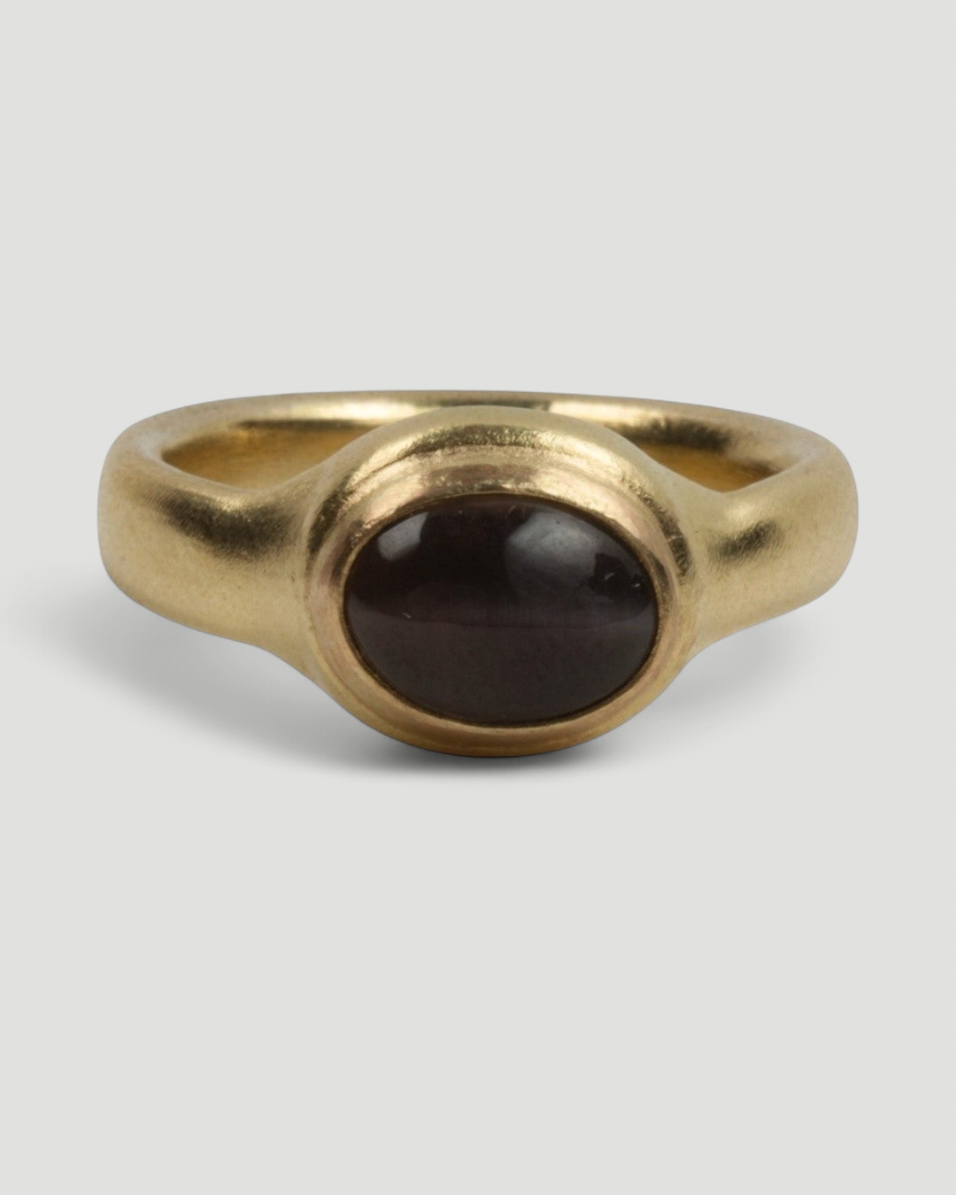 750 Goldring mit dunklem Katzenauge Silimanit - Goldschmiede Krack