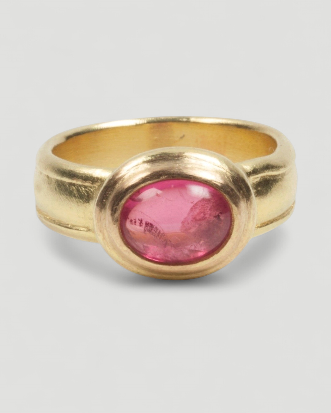 750 Goldring mit himbeer-rotem Spinell - Goldschmiede Krack