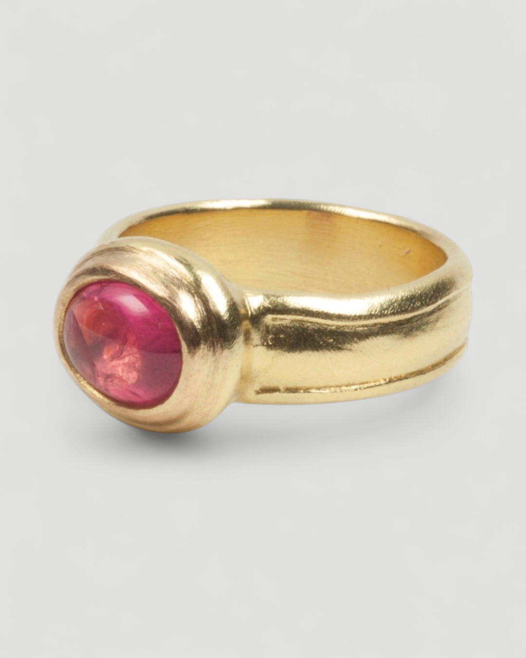 750 Goldring mit himbeer-rotem Spinell - Goldschmiede Krack