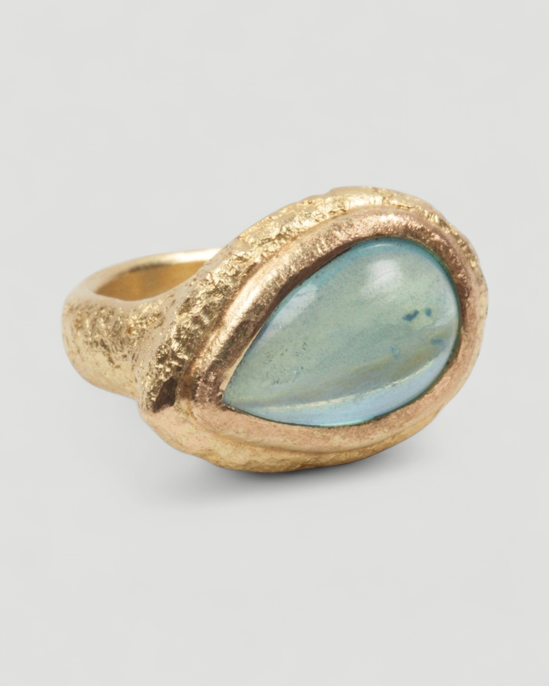 Großer 750 Goldring mit blauem Aquamarin - Goldschmiede Krack