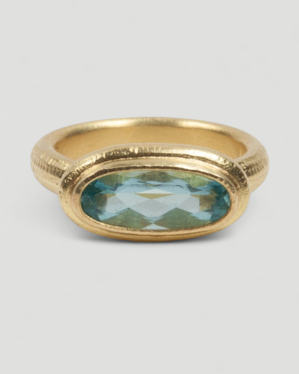Eleganter 750 Goldring mit blauem Aquamarin - Goldschmiede Krack