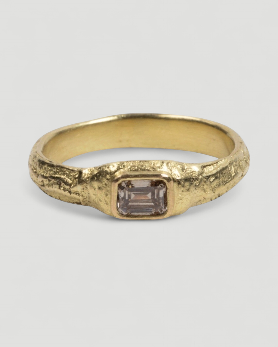 Zierlicher 750 Goldring mit braunem Emerald-Cut Diamant (0,38 ct) - Goldschmiede Krack