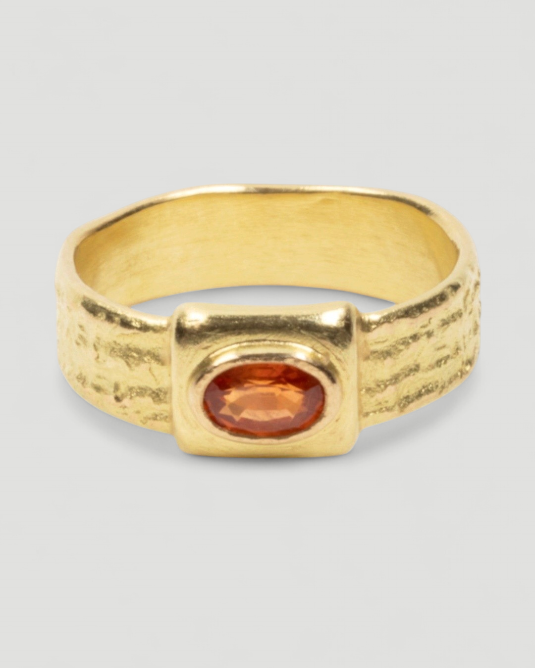 Strukturierter 750 Goldring mit orangen Saphir (0.45 ct) - Goldschmiede Krack