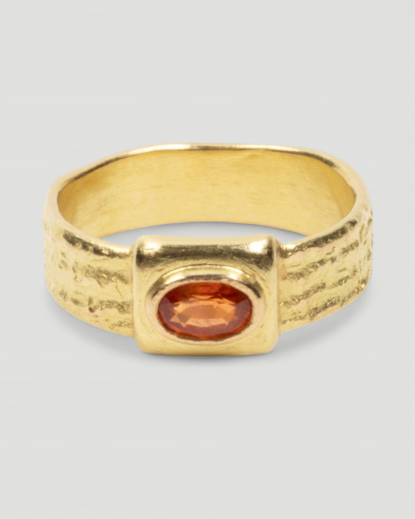 Strukturierter 750 Goldring mit orangen Saphir (0.45 ct) - Goldschmiede Krack