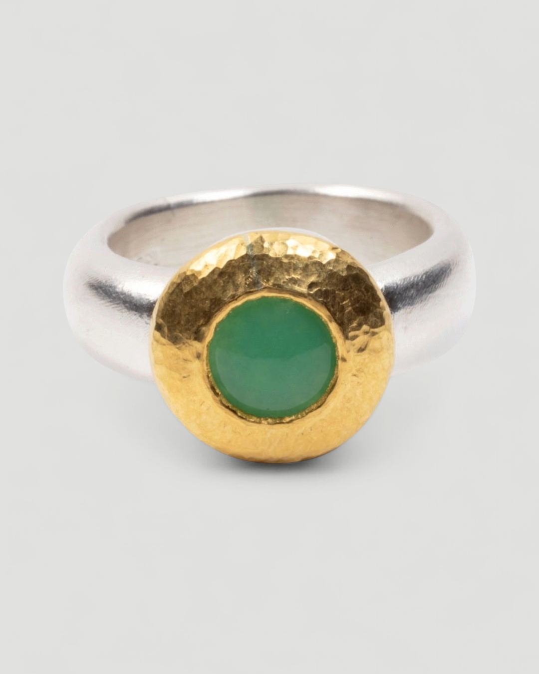 925 Silberring mit Chrysopras-Cabochon und Feingoldfassung - Goldschmiede Krack