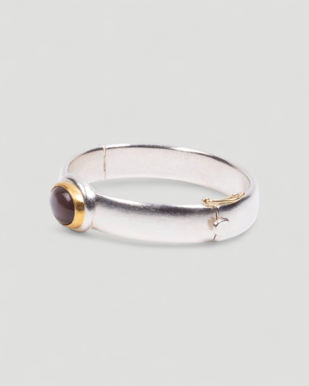 Mondstein-Armreif aus 925 Silber mit 999 Gold und 750 Golddetails - Goldschmiede Krack