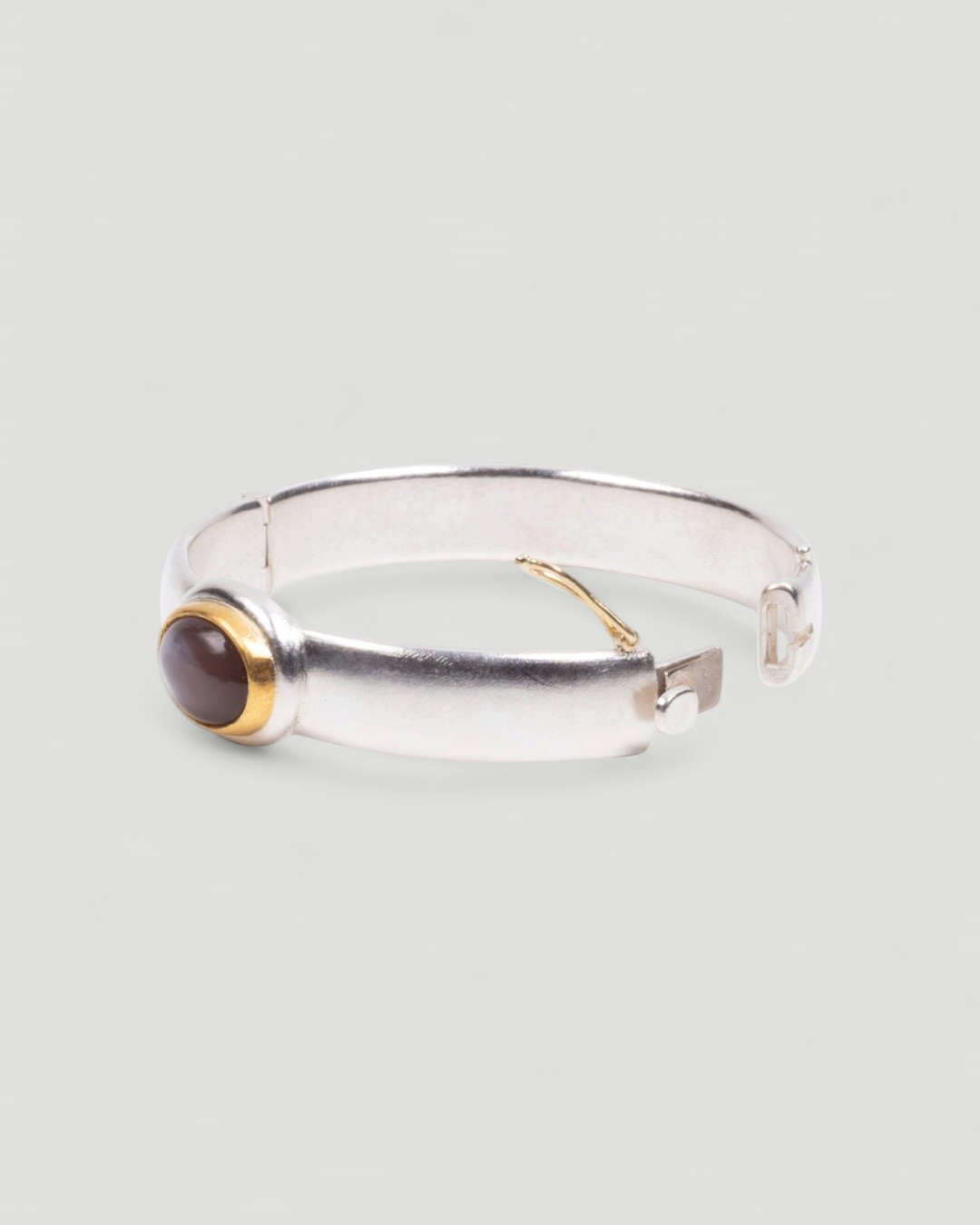 Mondstein-Armreif aus 925 Silber mit 999 Gold und 750 Golddetails - Goldschmiede Krack