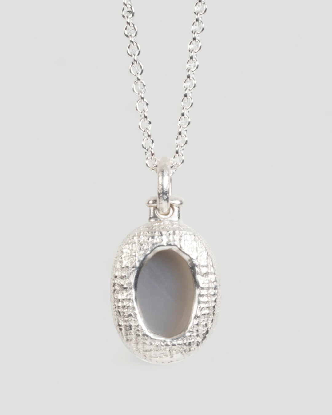 Anhänger mit großem grauem Mondstein-Cabochon (35 ct) in 925 Silber - Goldschmiede Krack