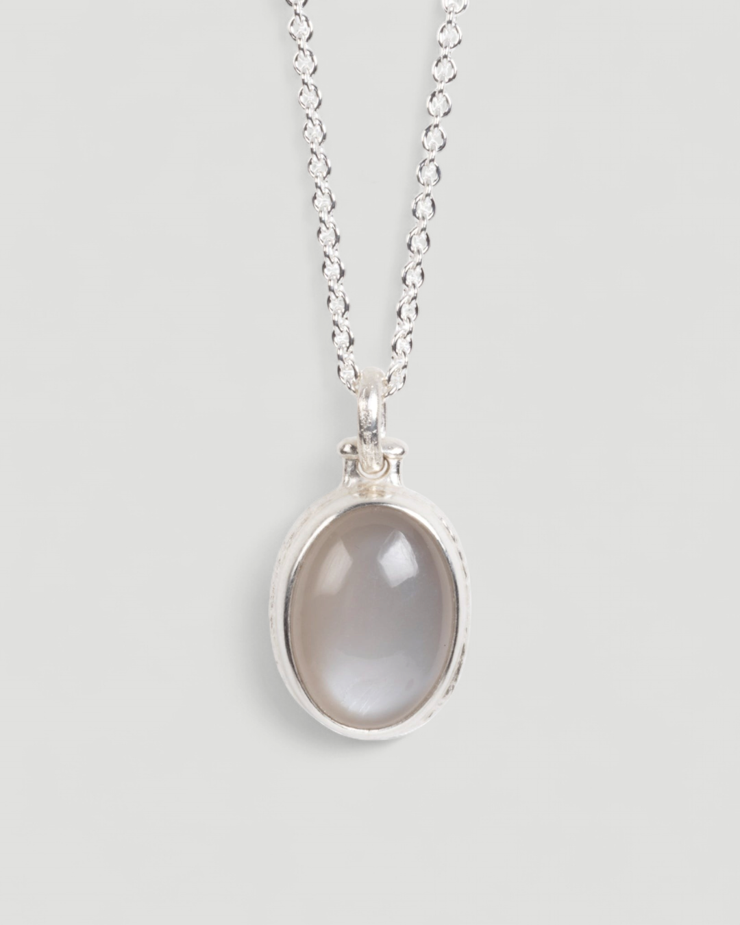 Anhänger mit großem grauem Mondstein-Cabochon (35 ct) in 925 Silber mit Kette - Goldschmiede Krack
