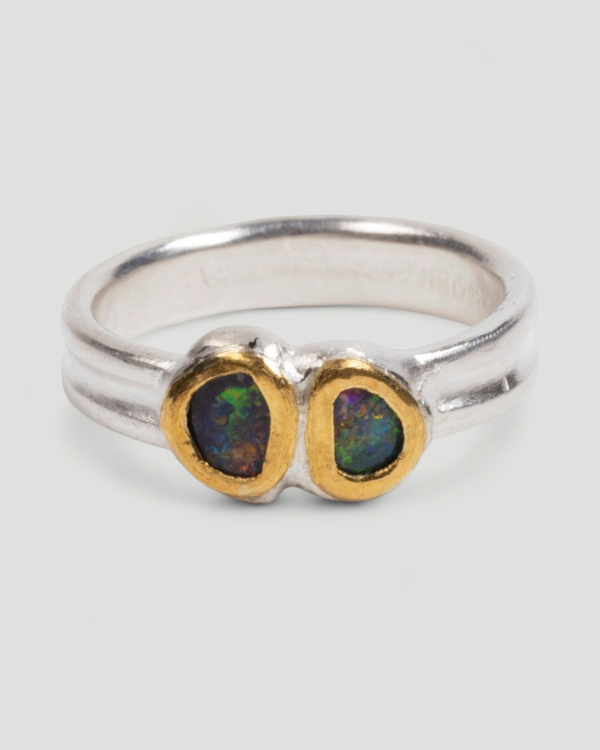 925 Silberring mit zwei Boulder-Opalen (0,40 ct & 0,46 ct) und Feingoldfassung