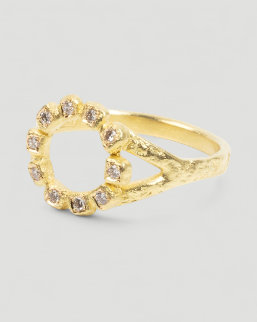 Zarter Kreis-Ring aus 750 Gold mit Brillanten (0.20 ct) - Goldschmiede Krack
