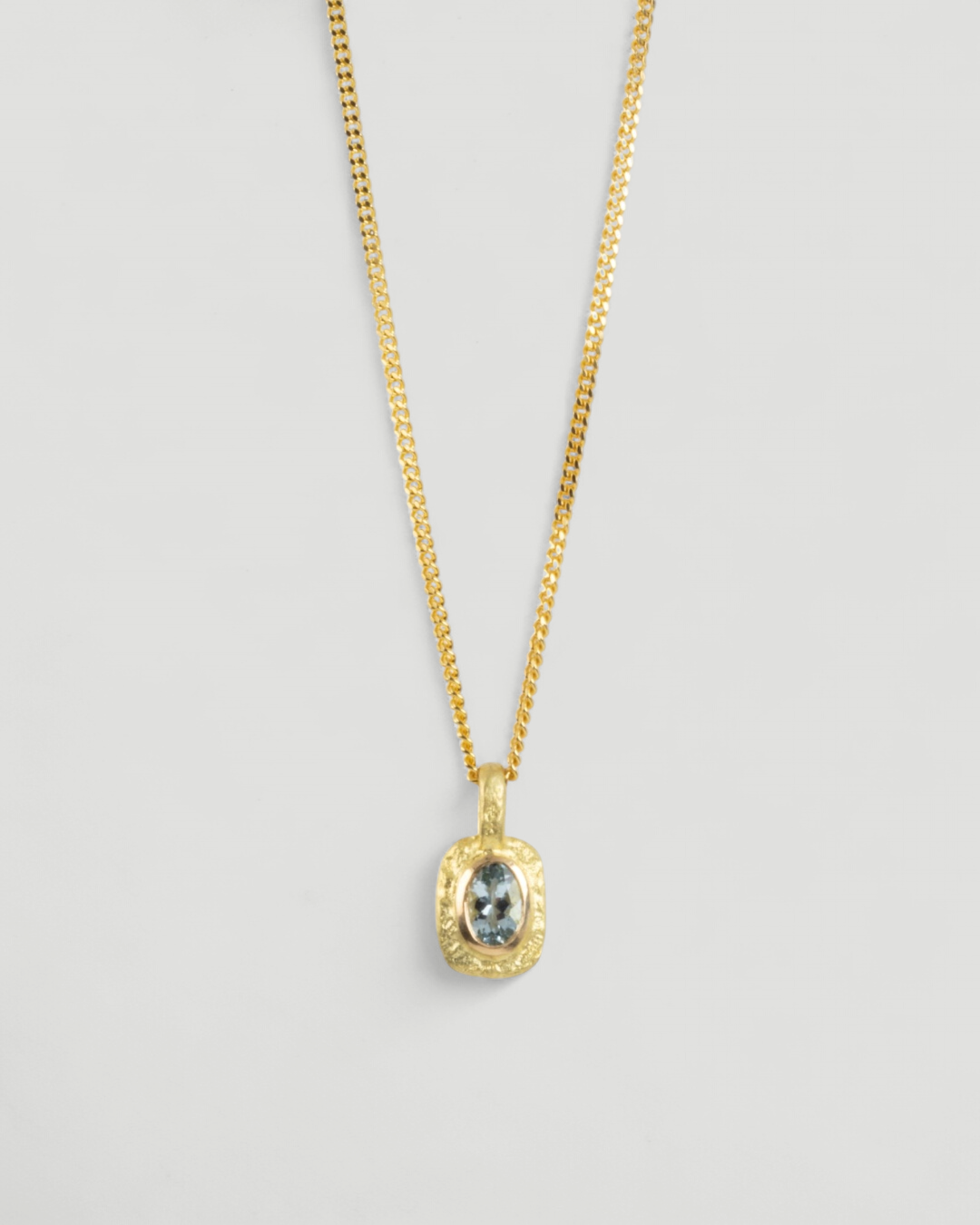 Organisch-eckiger 750 Goldanhänger mit blauem Aquamarin (0.71 ct) - Goldschmiede Krack
