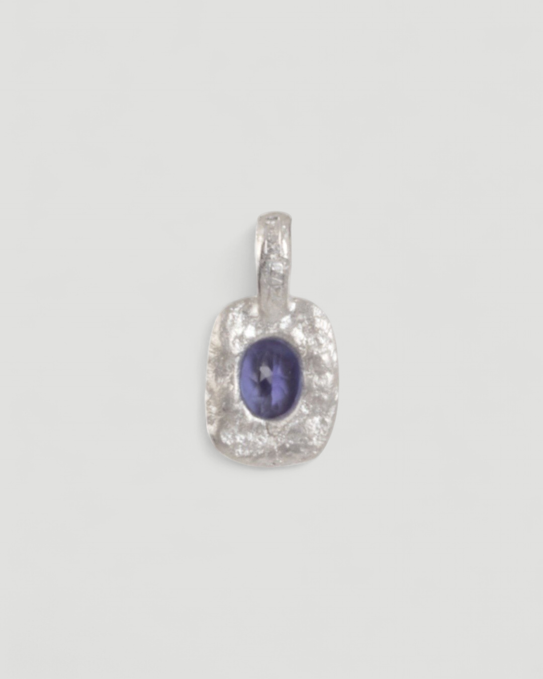 Organisch-eckiger 750 Weißgold-Anhänger mit violett-blauem Tansanit (0.83 ct) - Goldschmiede Krack