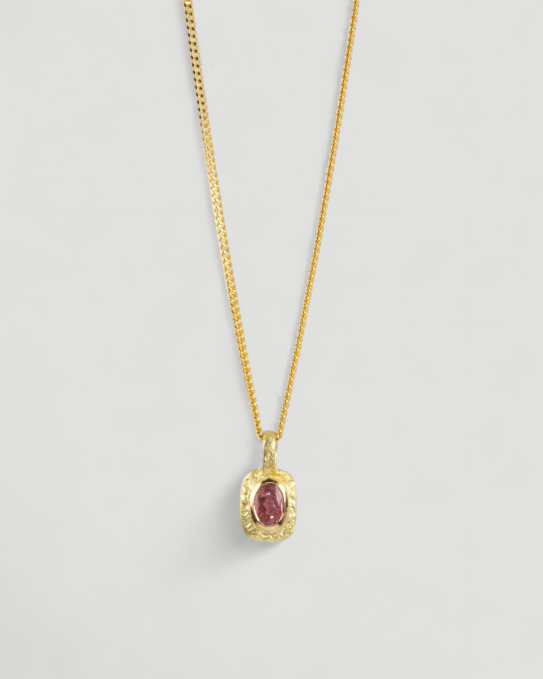 Organisch-eckiger 750 Goldanhänger mit pinkem Turmalin (0.91 ct) mit passender Goldkette - Goldschmiede Krack