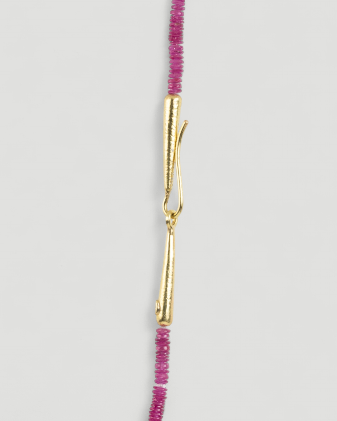 Rubin (65,80 ct) Halskette  mit 750 Goldverschluss - Goldschmiede Krack