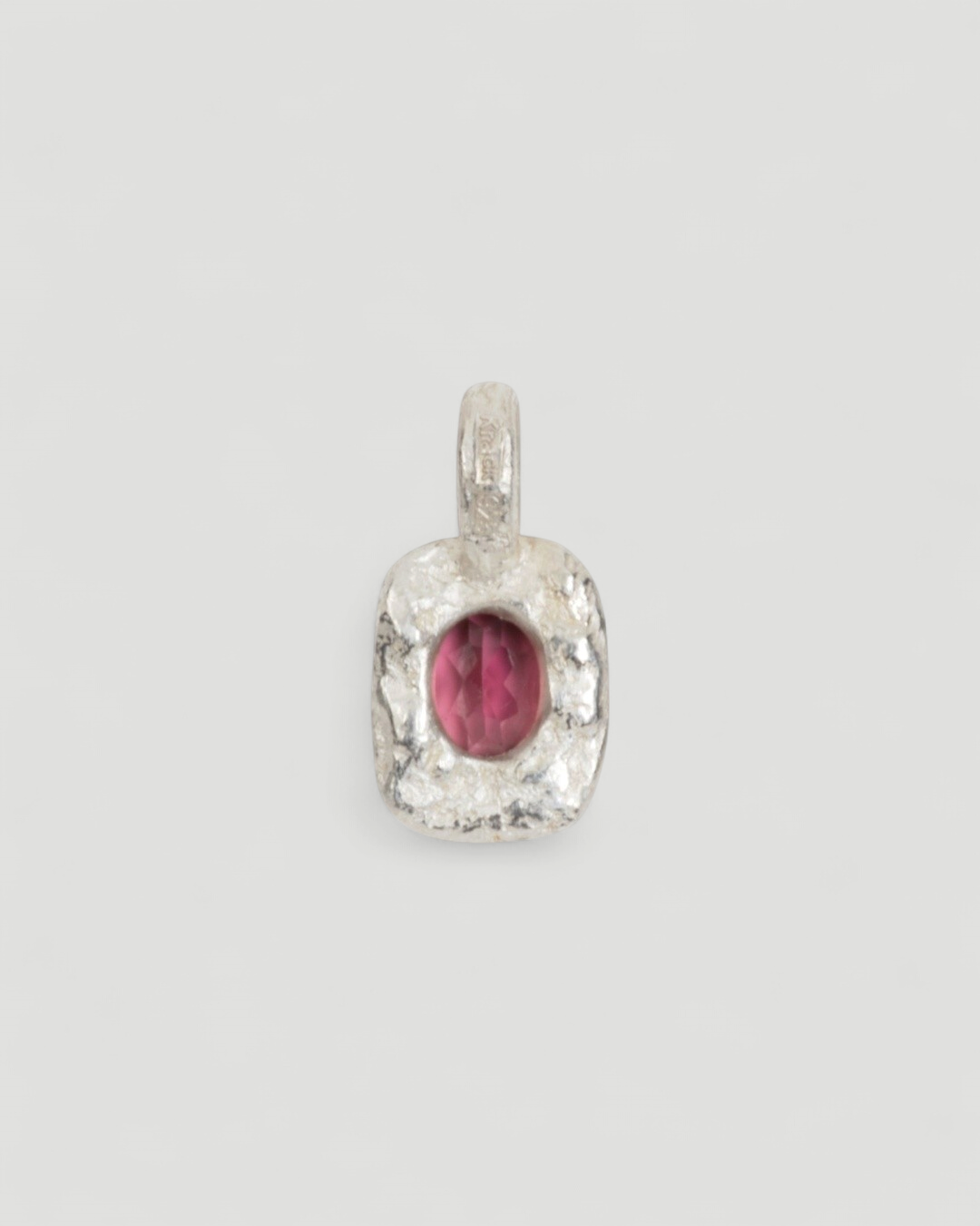Organisch-eckiger Silberanhänger mit rötlichem Turmalin (0.74ct) - Goldschmiede Krack