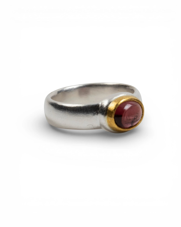 925 Silberring mit rotem Turmalin (2.34 ct) und 999 Feingold-Fassung - Goldschmiede Krack - Trauringe & Unikatschmuck aus Deidesheim
