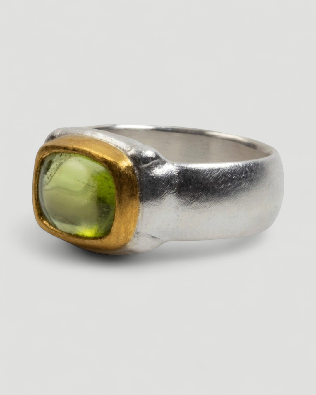925 Silberring mit grünem Peridot (4,88 ct) und 999 Feingold-Fassung - Goldschmiede Krack