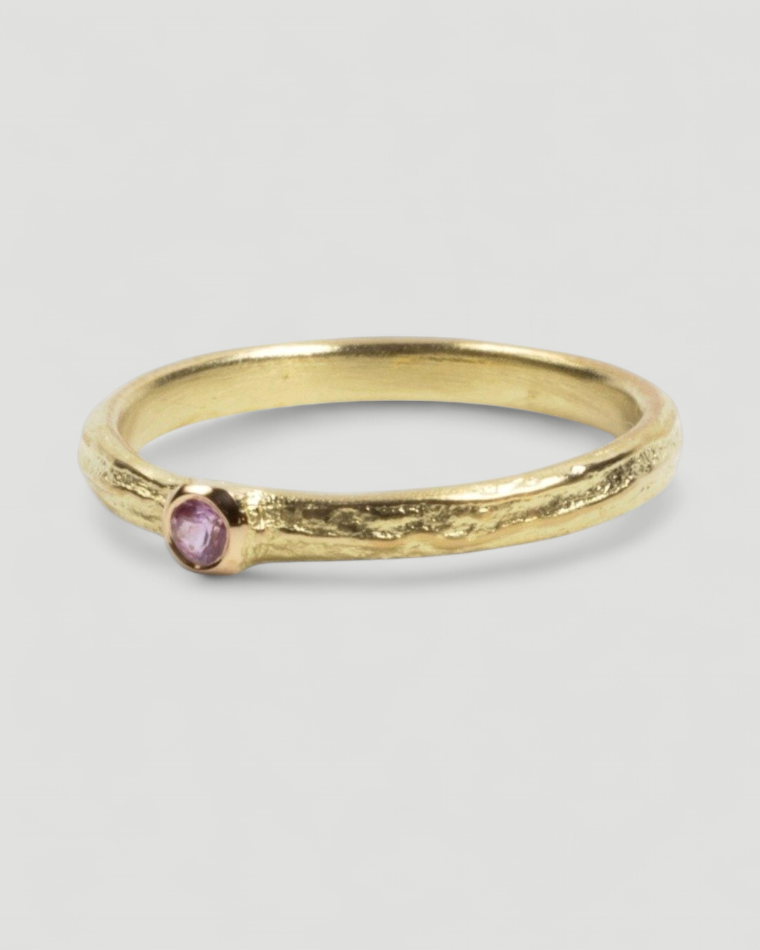 Bark 750 Gelbgold Ring mit pinkem Saphir (0,08 ct) - Goldschmiede Krack