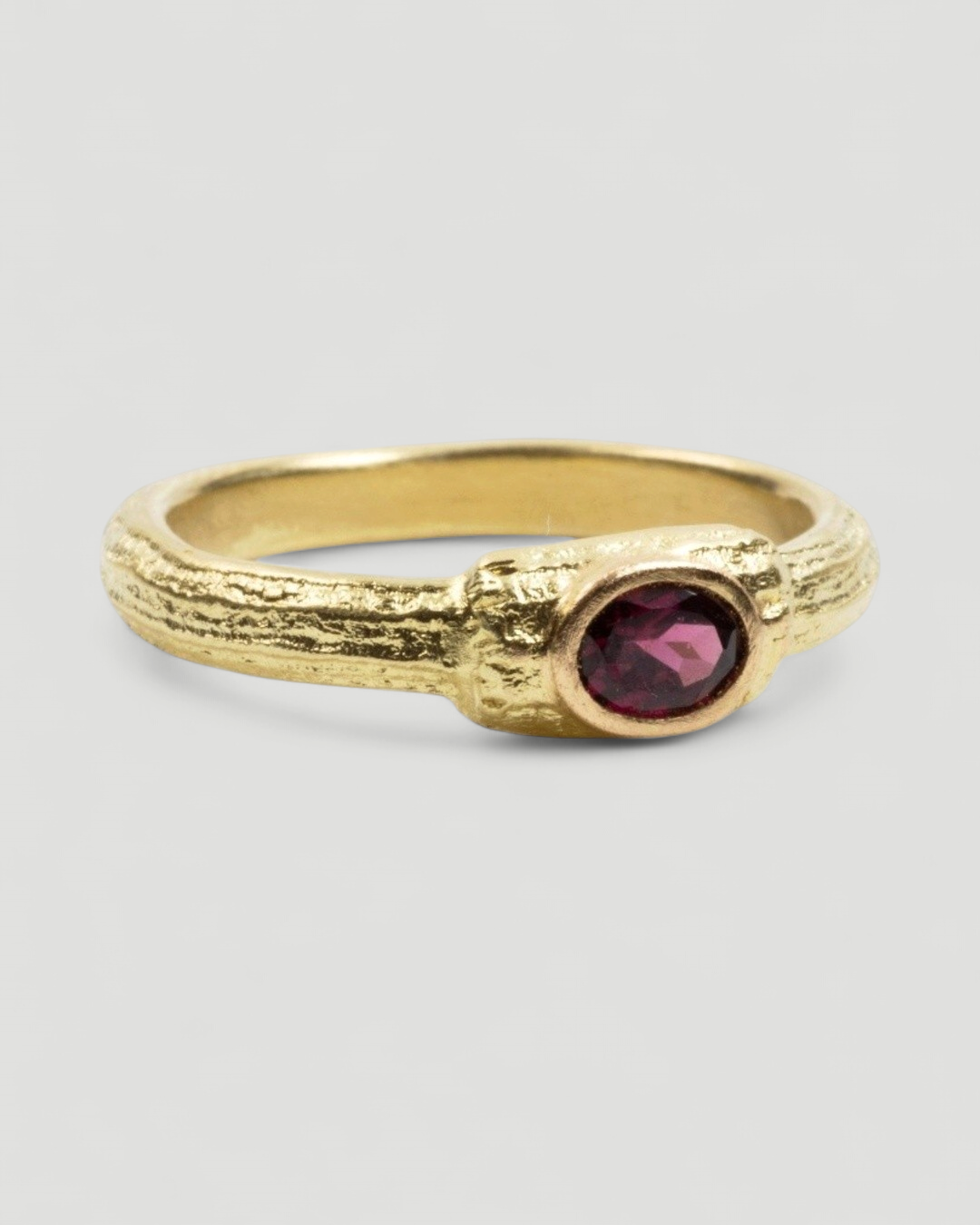 Zierlicher 750 Gelbgold Ring mit Rhodolit (0,41 ct) - Goldschmiede Krack