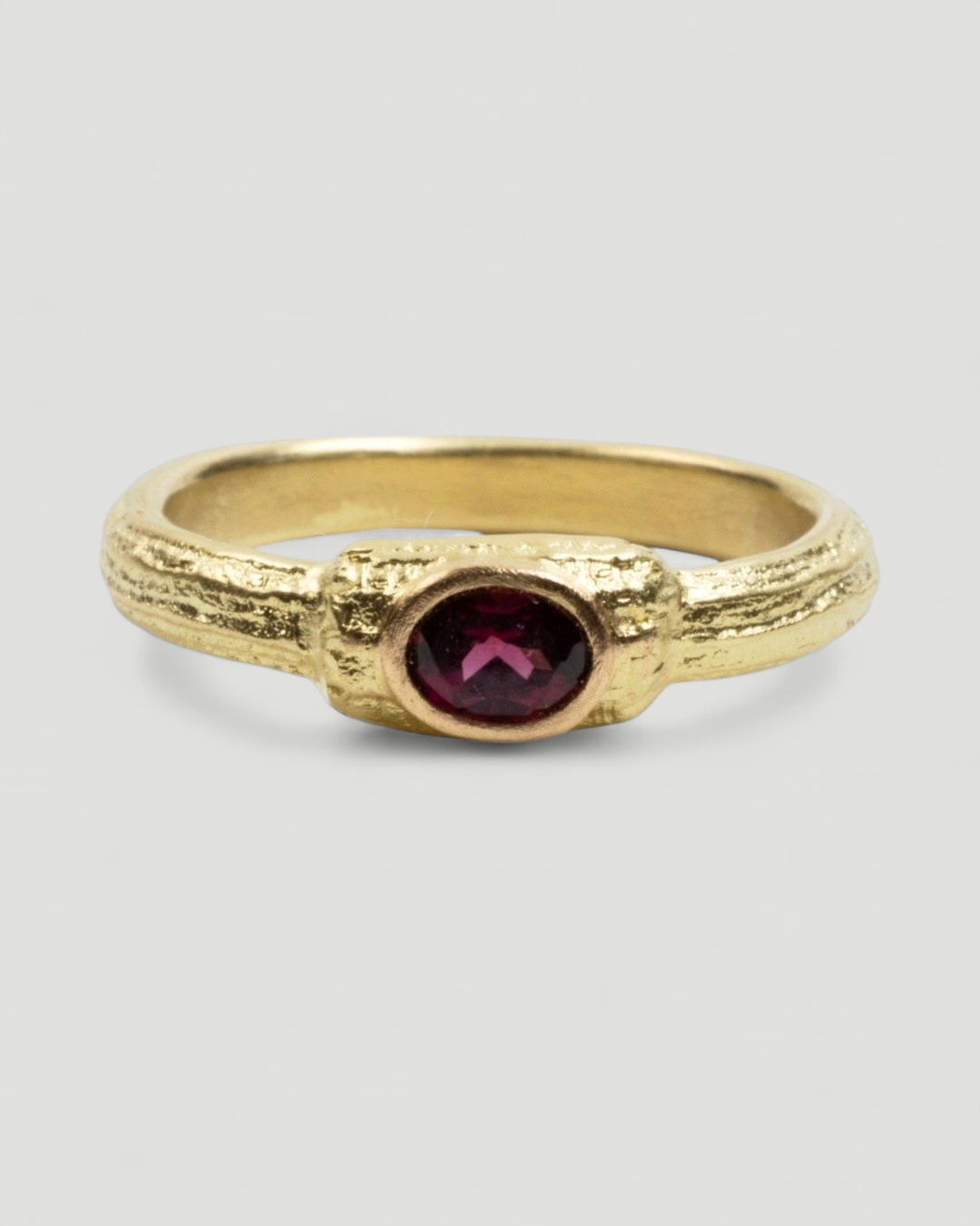 Zierlicher 750 Gelbgold Ring mit Rhodolit (0,41 ct) - Goldschmiede Krack