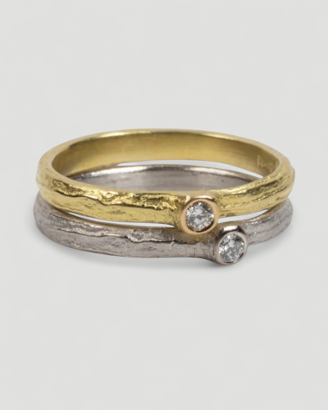 750 Gold Ringset Bark-Struktur mit LGD Brillanten - Gelbgold und Weißgold - Goldschmiede Krack