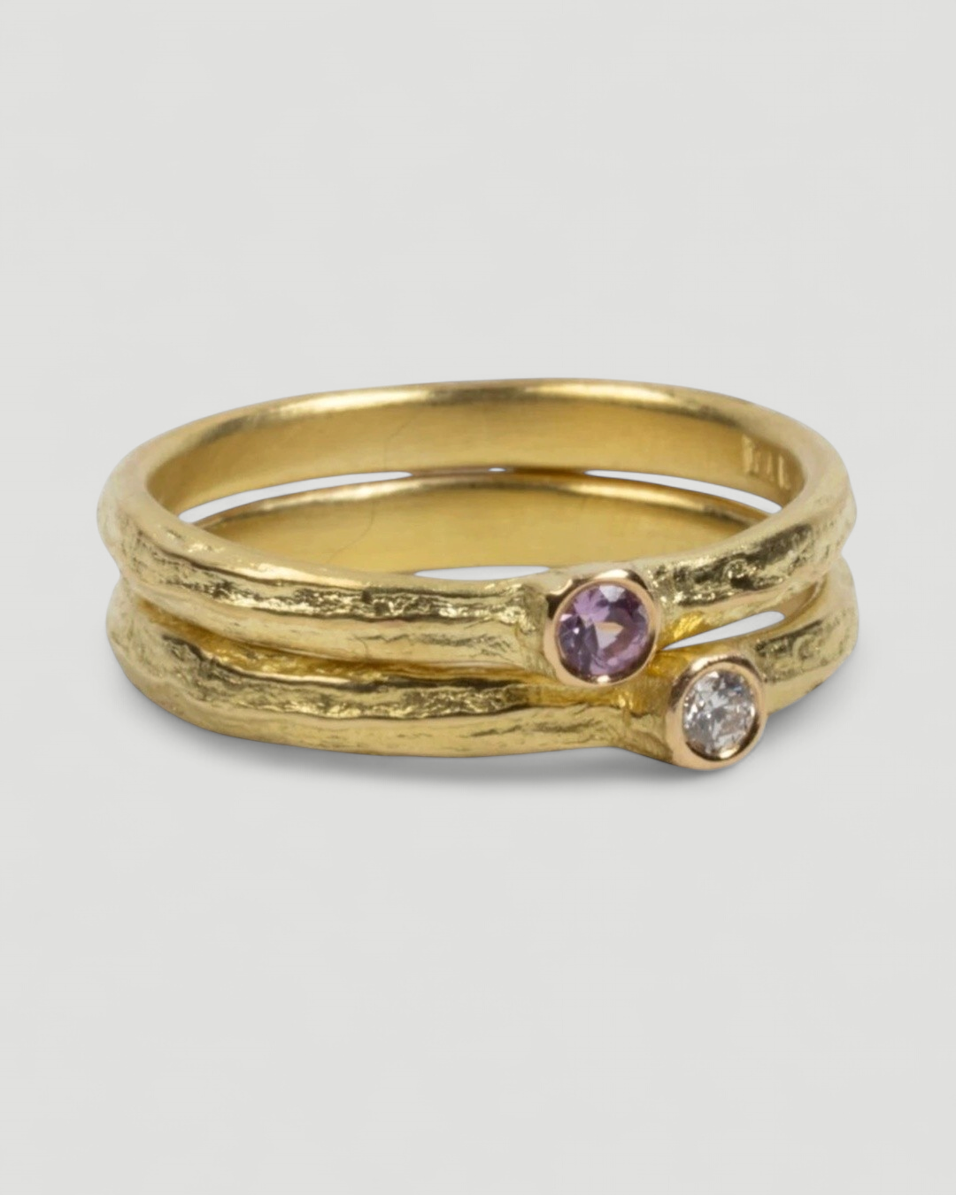 750 Gelbgold Ringset Bark-Struktur - Pinker Saphir und LGD Brillant - Goldschmiede Krack