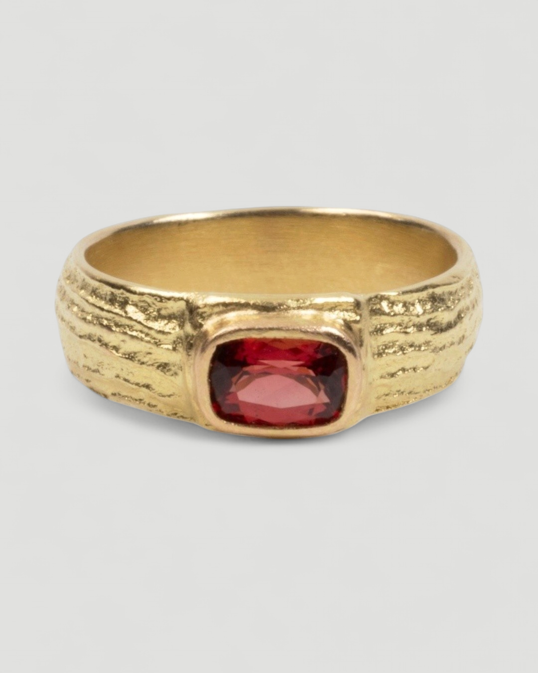 750 Gelbgold Ring mit Spinell (0,68 ct) - Goldschmiede Krack