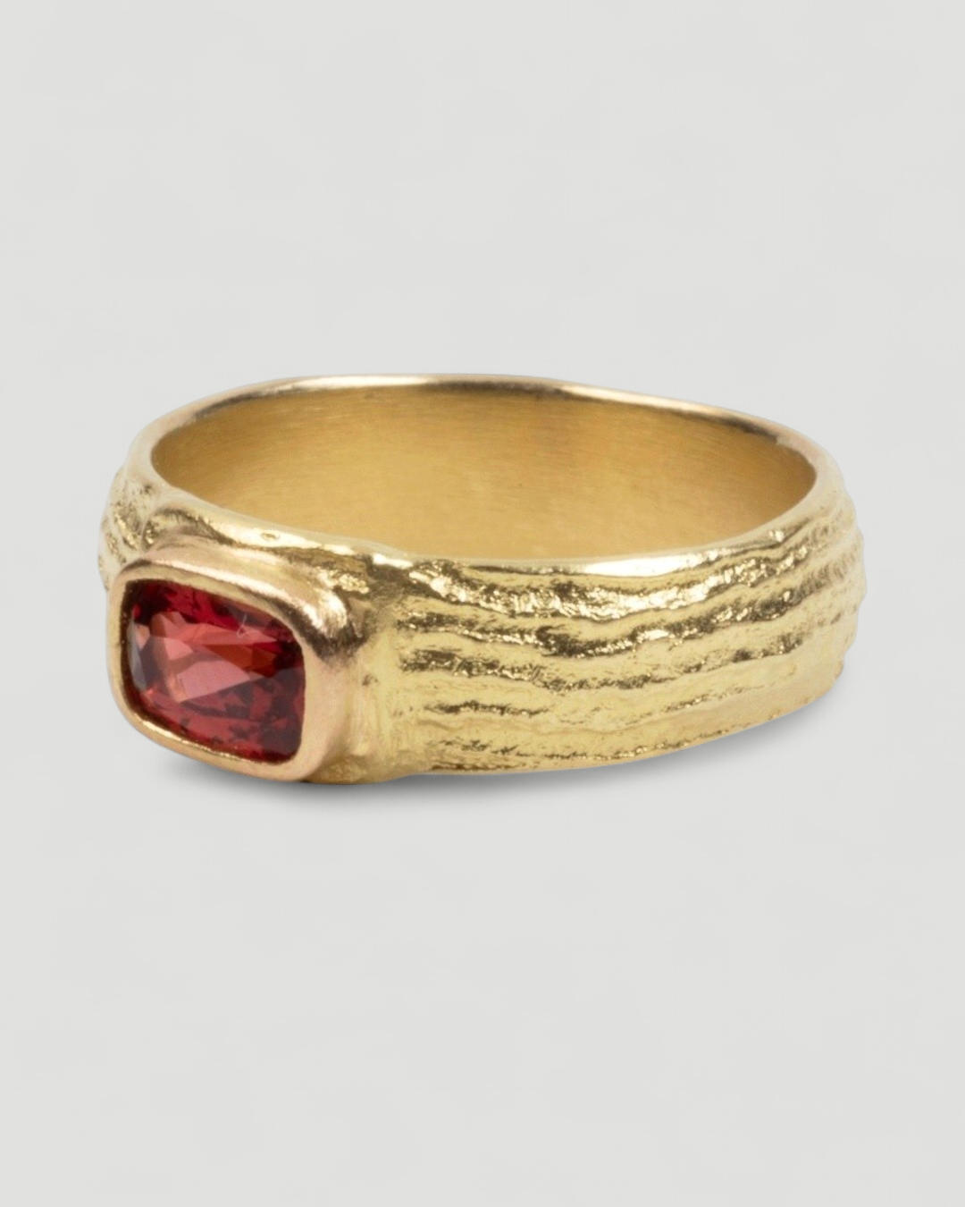 750 Gelbgold Ring mit Spinell (0,68 ct) - Goldschmiede Krack