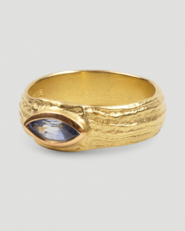 750 Gelbgold Ring mit blauem Navette-Saphir (0,77 ct) - Goldschmiede Krack