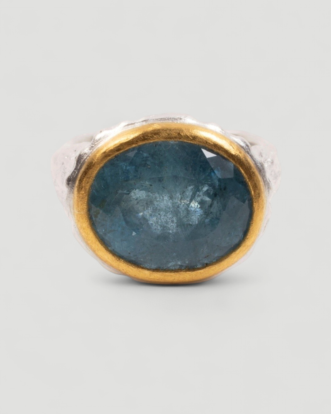 925 Silberring mit blauem Aquamarin (10,67 ct) und 999 Feingold-Fassung - Goldschmiede Krack