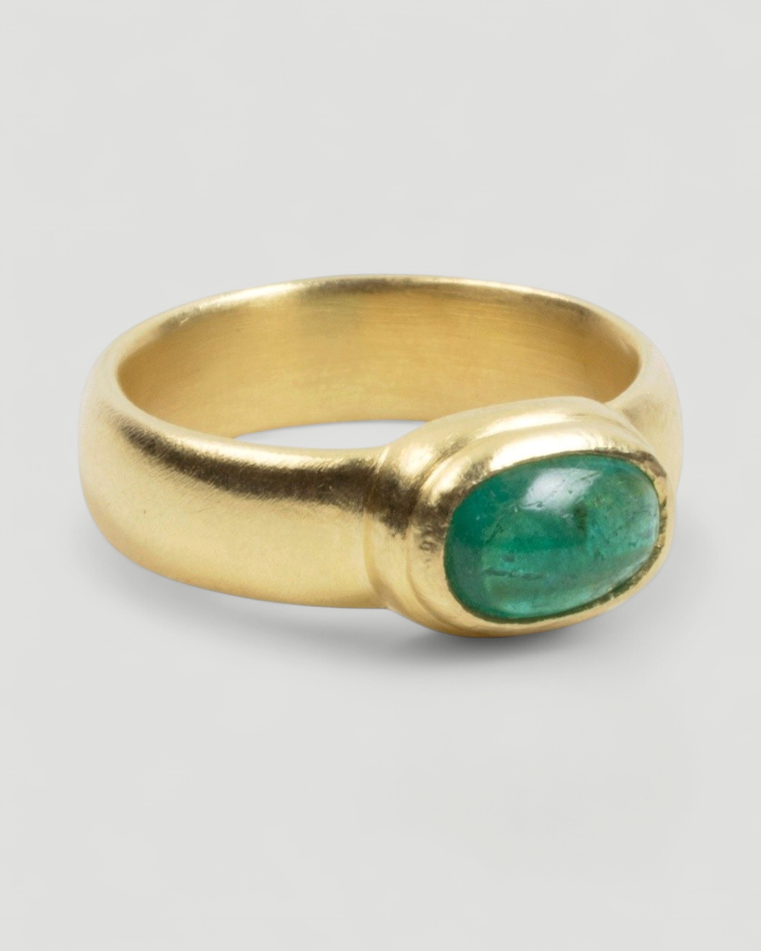 750 Goldring mit grünem Smaragd (1,39 ct) - Goldschmiede Krack