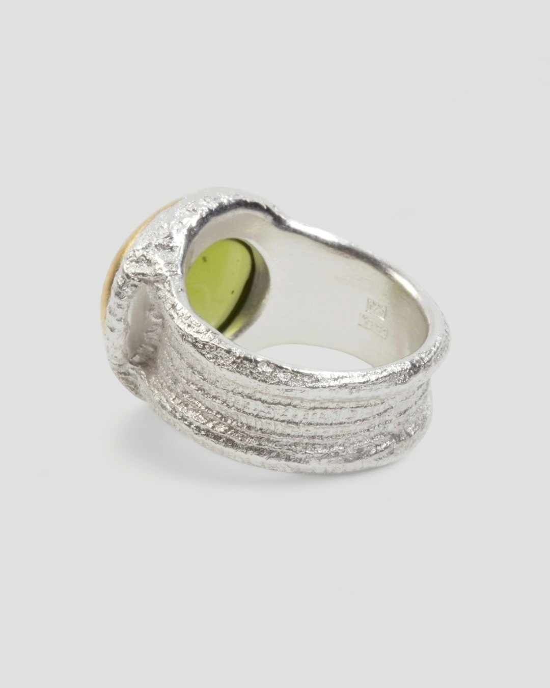 925 Silberring mit grünem Peridot (13,27 ct) und 999 Feingold-Fassung - Goldschmiede Krack